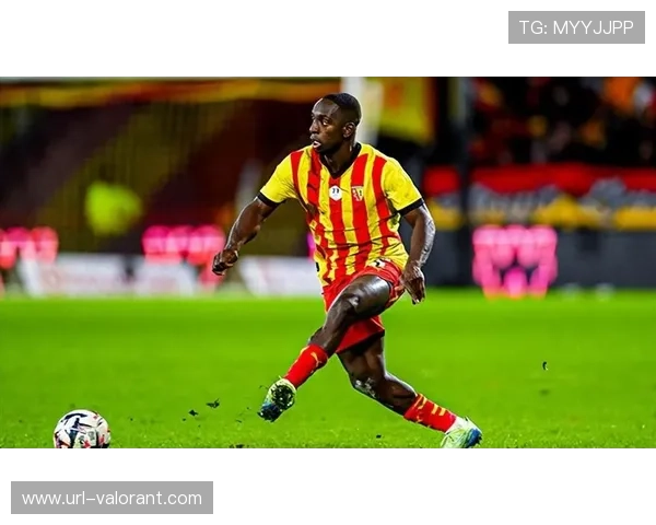 法甲半程冠军悬念迭起，朗斯打破巴黎垄断